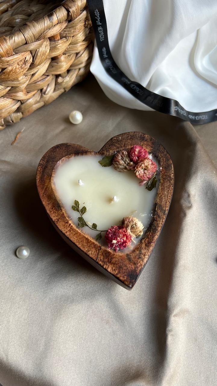 Wooden scented candles with Dry Fowers