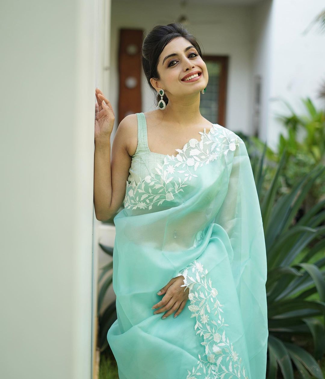Banarasi Pure Organza Silk With Embroidery Scalloped Cutwork Sarees