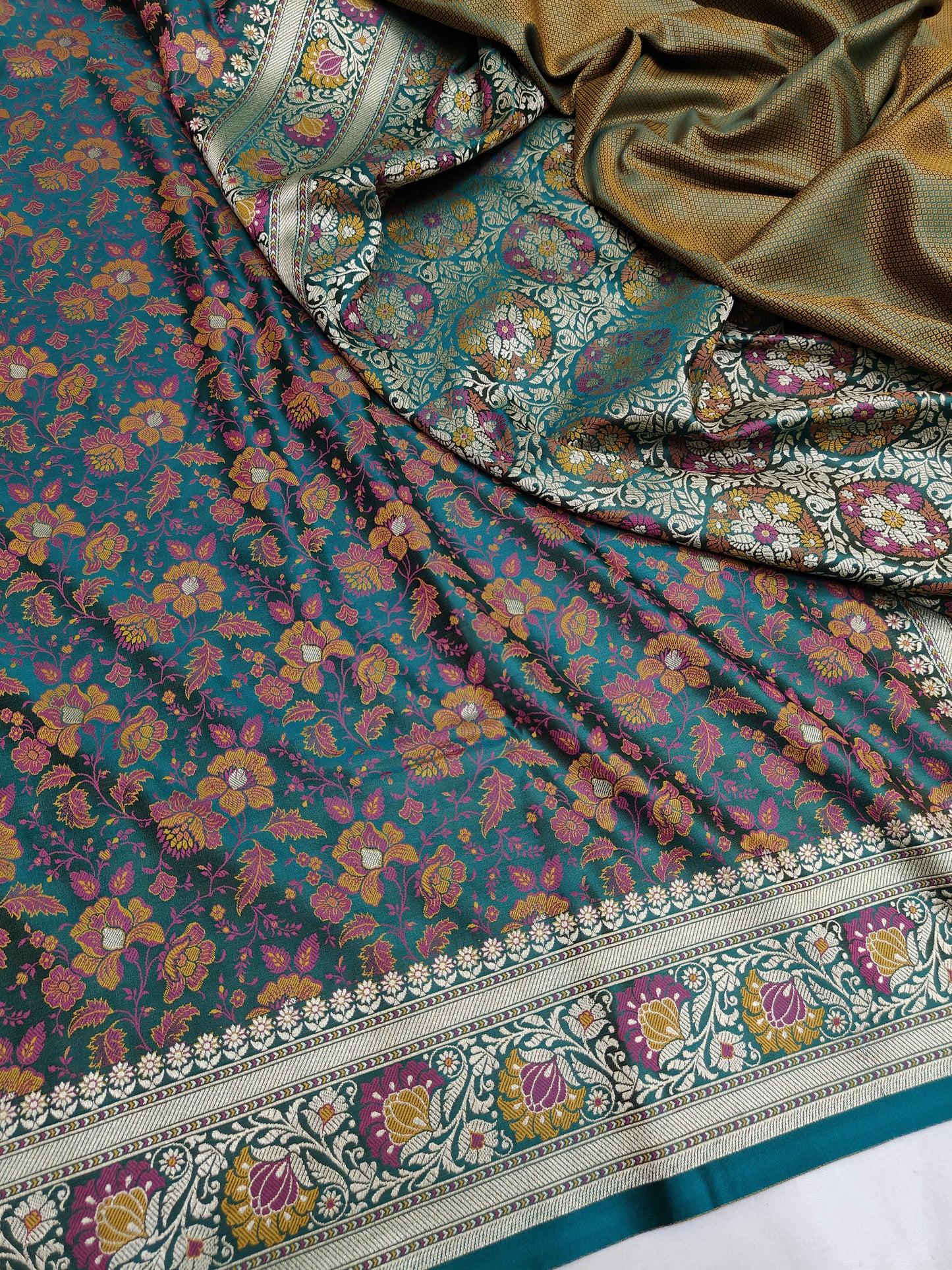 Tanchoi saree