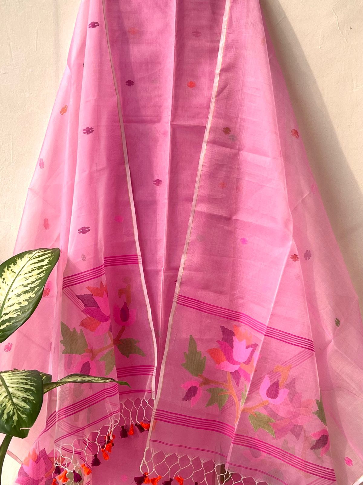 Handwoven Muslin Jamdani Suit With Jal Net Tassel Dupatta