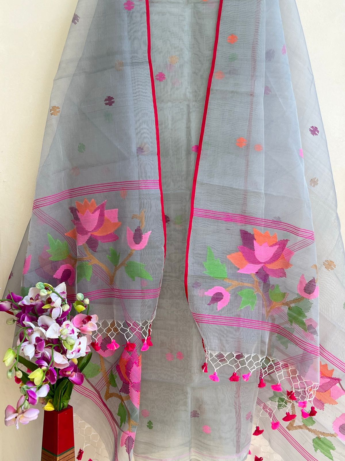 Handwoven Muslin Jamdani Suit With Jal Net Tassel Dupatta