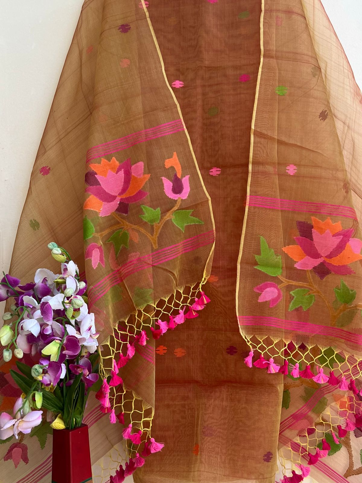 Handwoven Muslin Jamdani Suit With Jal Net Tassel Dupatta