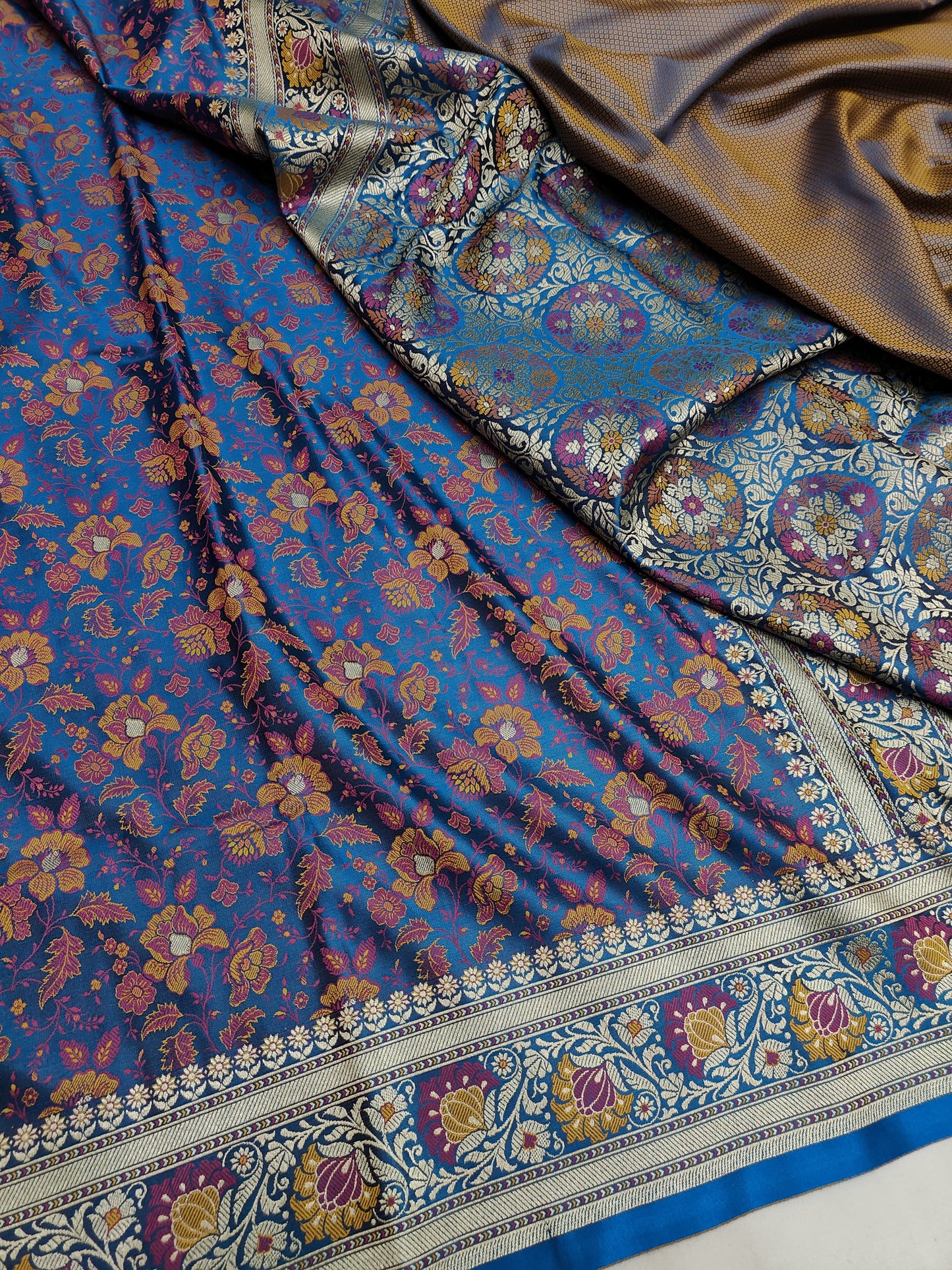 Tanchoi saree