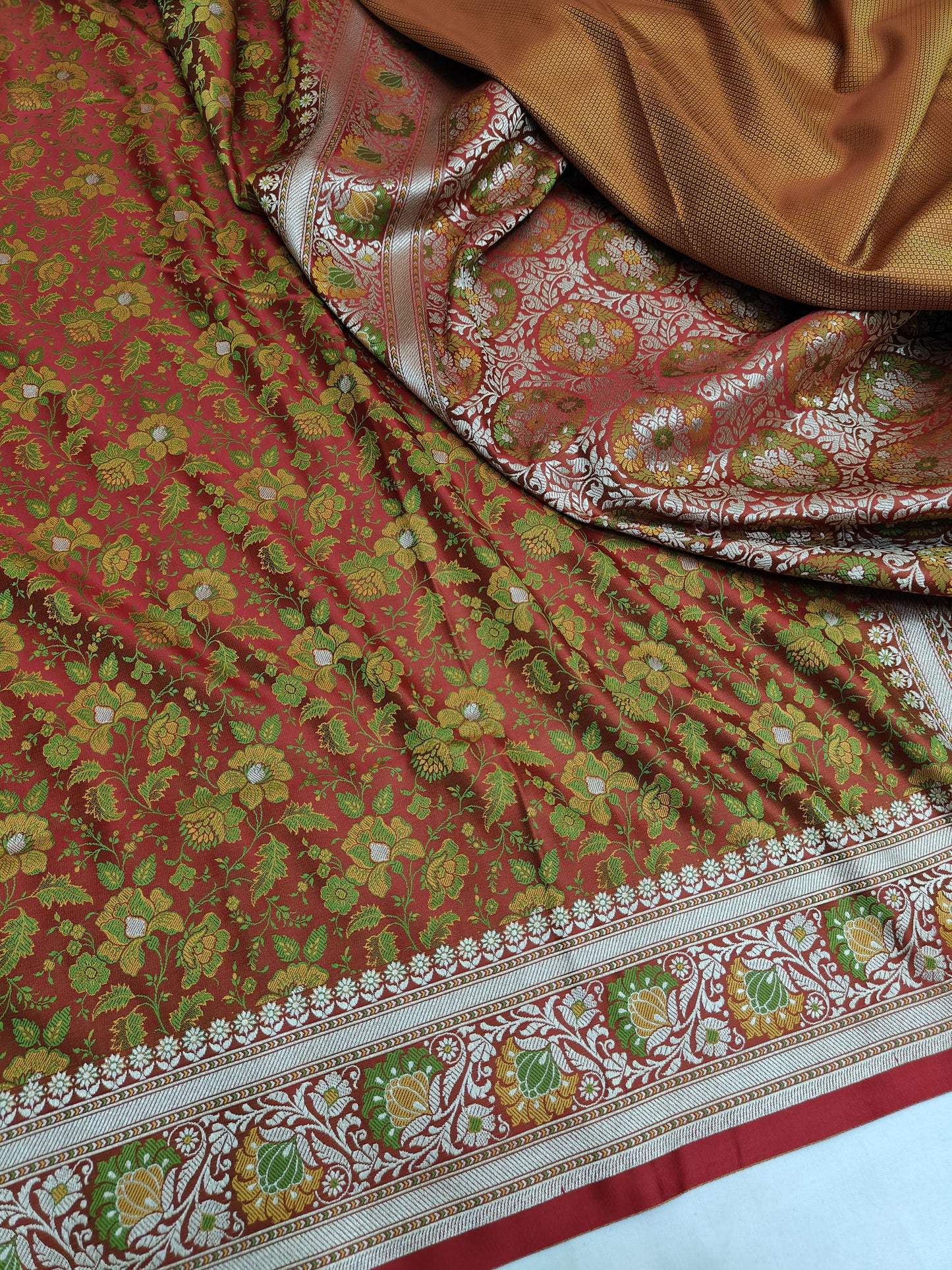 Tanchoi saree
