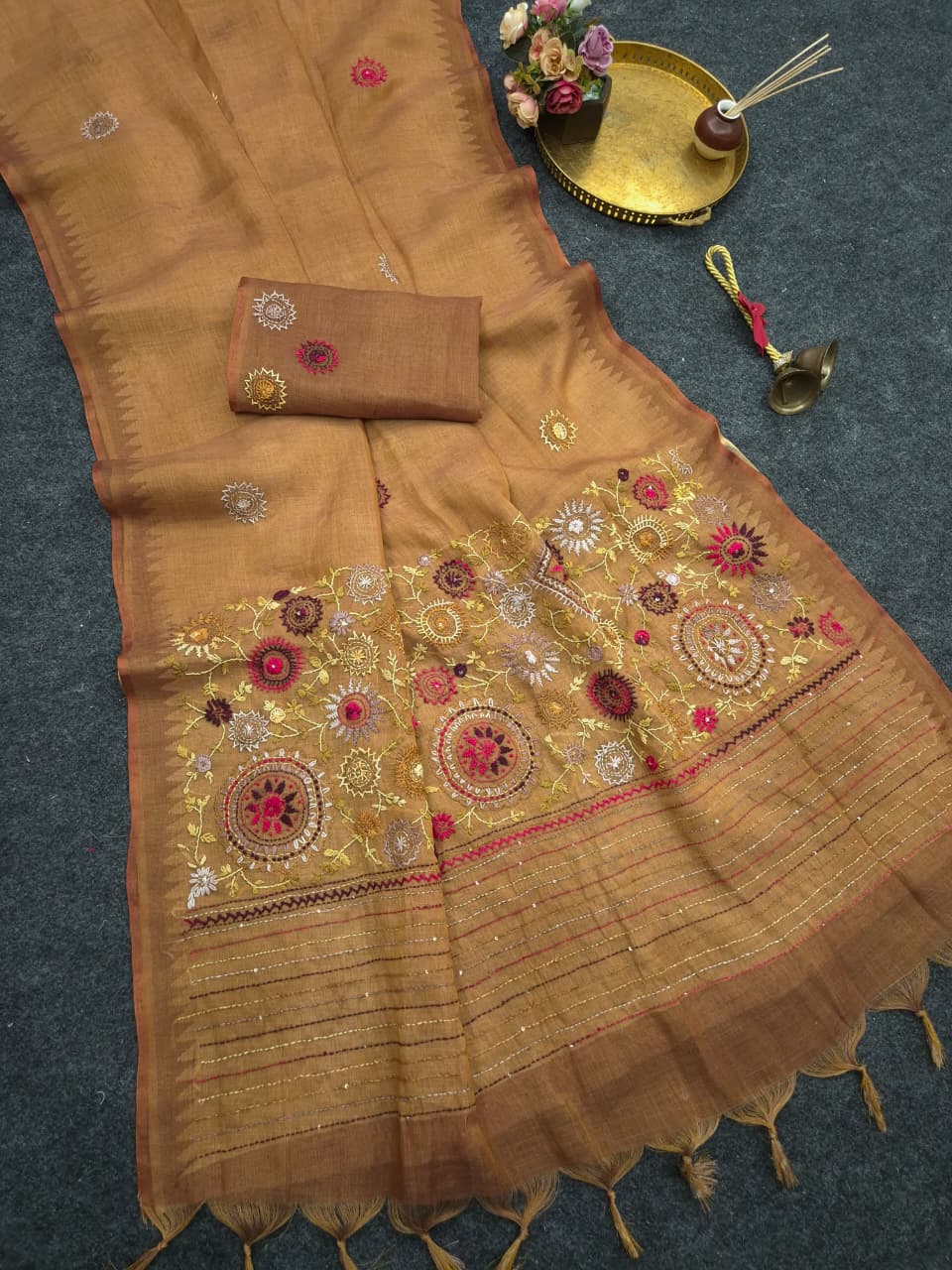 Premium Soft Tissue Linen Saree with Hand-Embroidered Pallu & All-Over Handwork Buttas