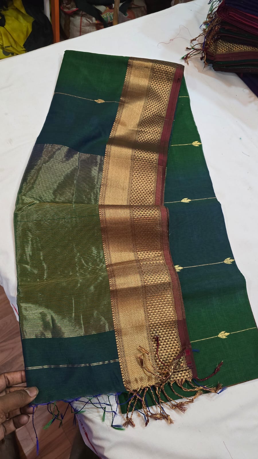 Pure Handloom Silk Cotton Maheshwari Shaded Zari Line Saree with Dipak Buti
