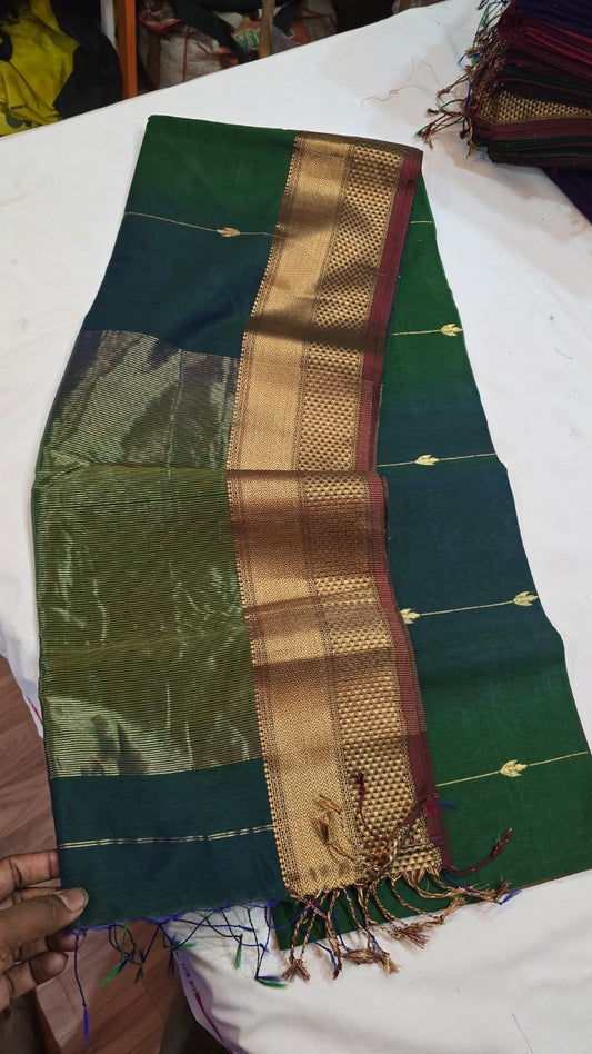 Pure Handloom Silk Cotton Maheshwari Shaded Zari Line Saree with Dipak Buti