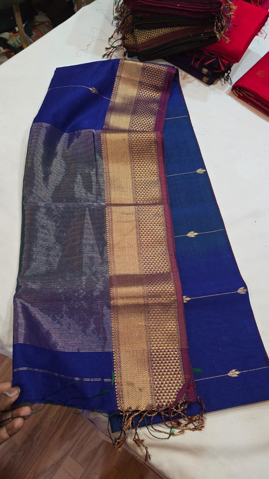 Pure Handloom Silk Cotton Maheshwari Shaded Zari Line Saree with Dipak Buti