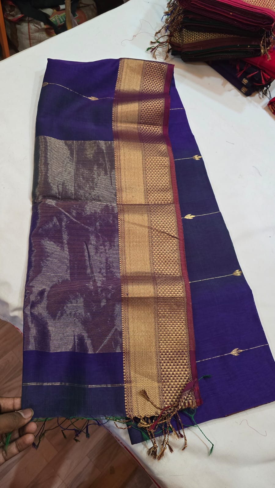 Pure Handloom Silk Cotton Maheshwari Shaded Zari Line Saree with Dipak Buti