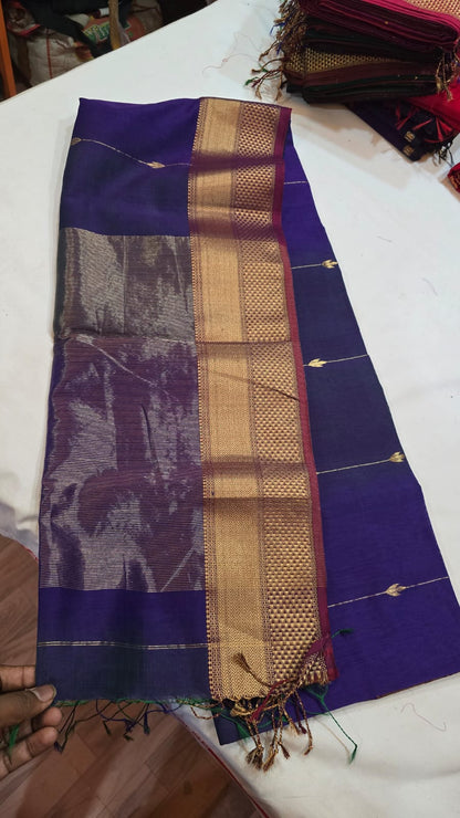 Pure Handloom Silk Cotton Maheshwari Shaded Zari Line Saree with Dipak Buti